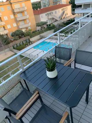 Apartamento Con Piscina Y Cerca De La Playa Камбрильс Экстерьер фото